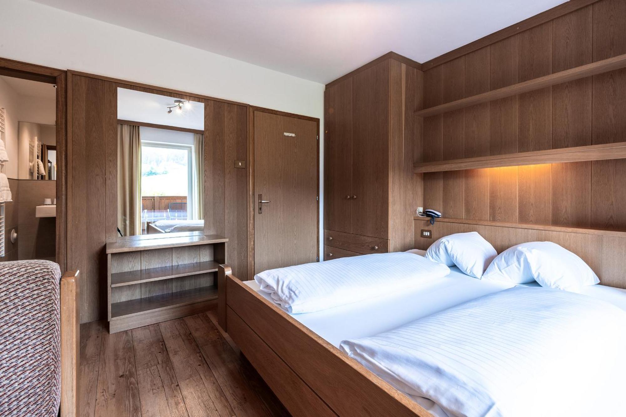 Hotel Zum Loewen - Al Leone Meltina Esterno foto