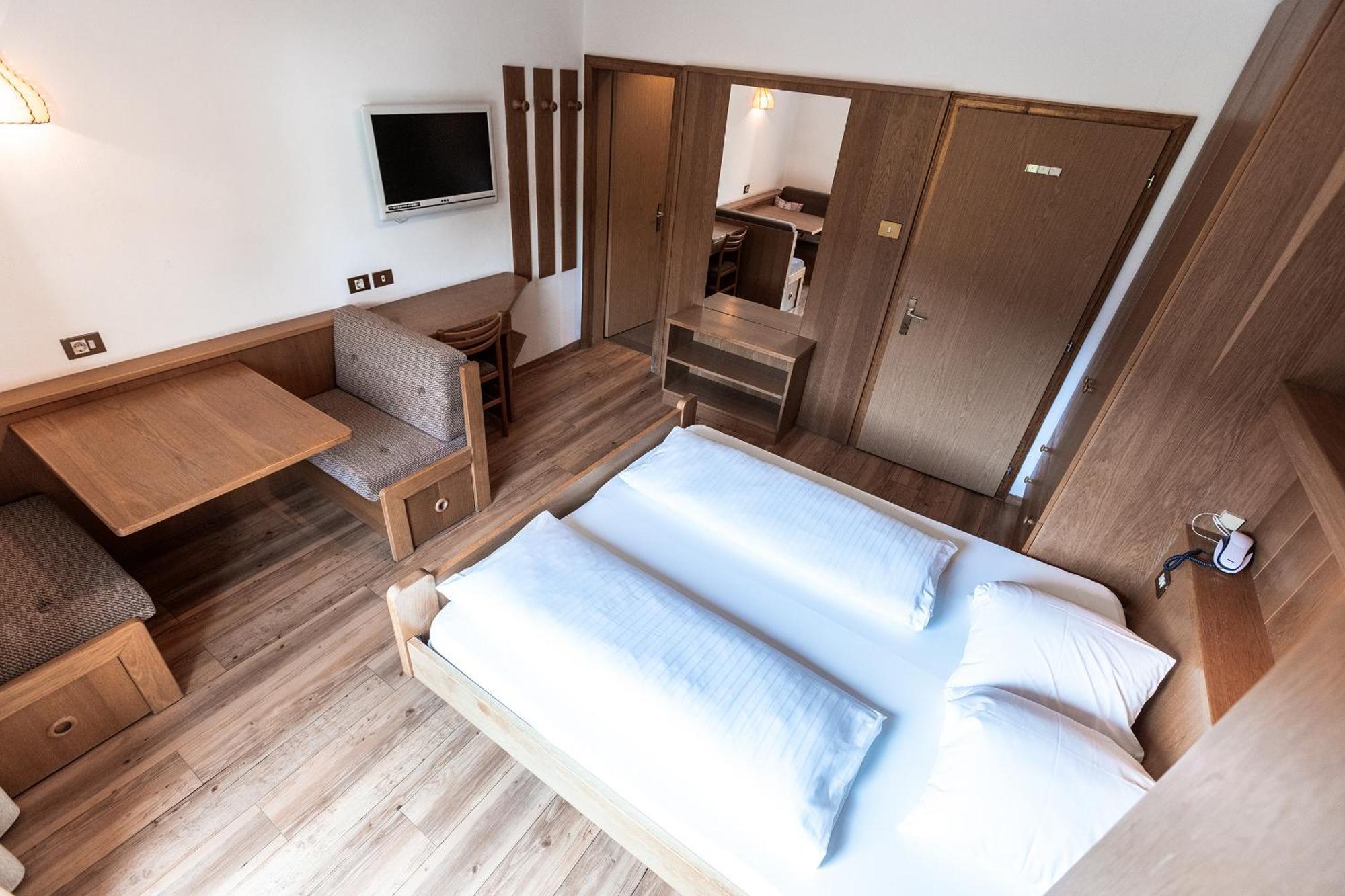 Hotel Zum Loewen - Al Leone Meltina Esterno foto